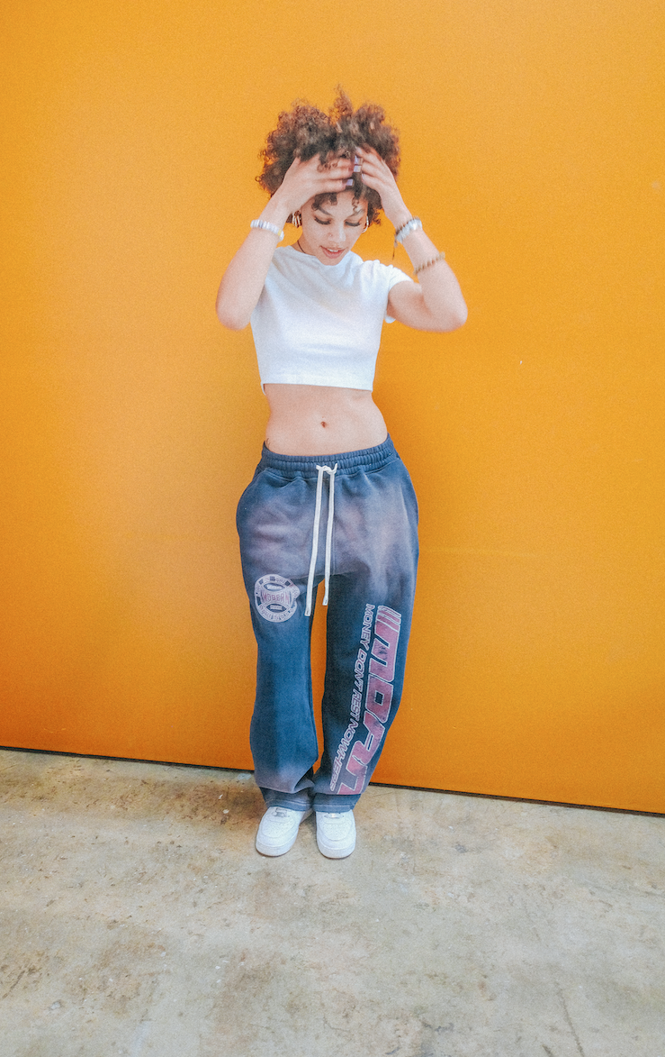 Blue "MONEY DON'T REST NOWHERE" Sweat
