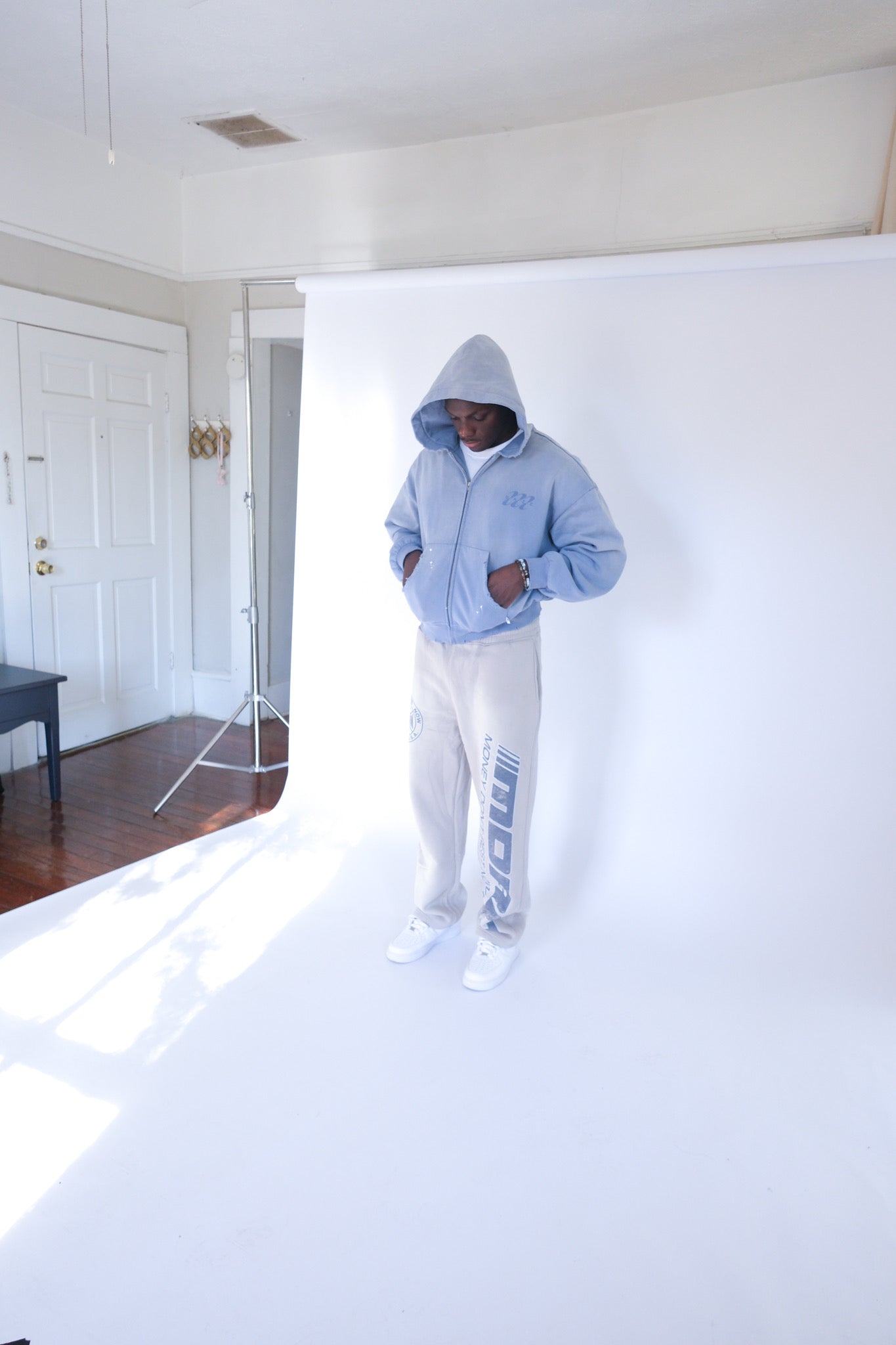 Grey "MONEY DON'T REST NOWHERE" Sweat